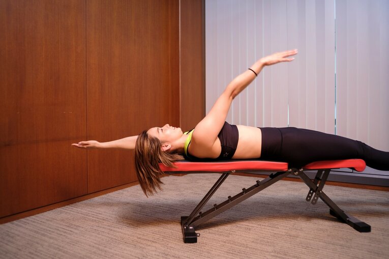 寺村さんが実践する「各泳法の泳ぎ方」©Atsushi Hashimoto