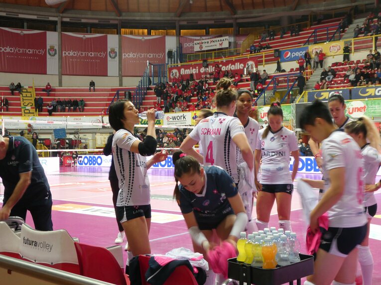 2018/19シーズン、イタリア・セリエAのラルディーニ・フィロットラーノでプレーした頃の岩崎こよみ（当時・冨永）©︎Noriko Yonemushi