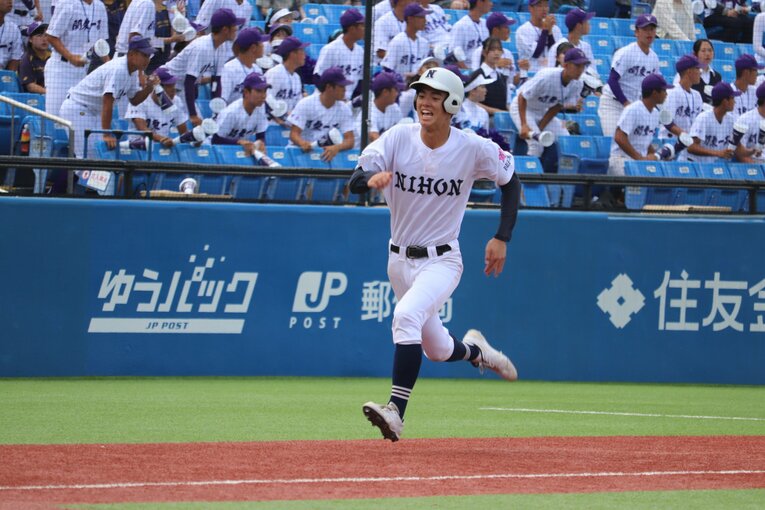 タイブレークで2点目のホームへと向かう喜ぶ光永　©︎Yu Takagi