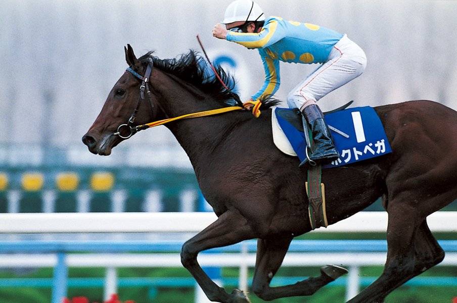 “競馬大好き芸人”蛍原徹が明かす、一番忘れられない名牝は?「新幹線のデッキで聞いた『蛍原さん、ホクトベガ死んだ!』」<Number Web> photograph by Keiji Ishikawa