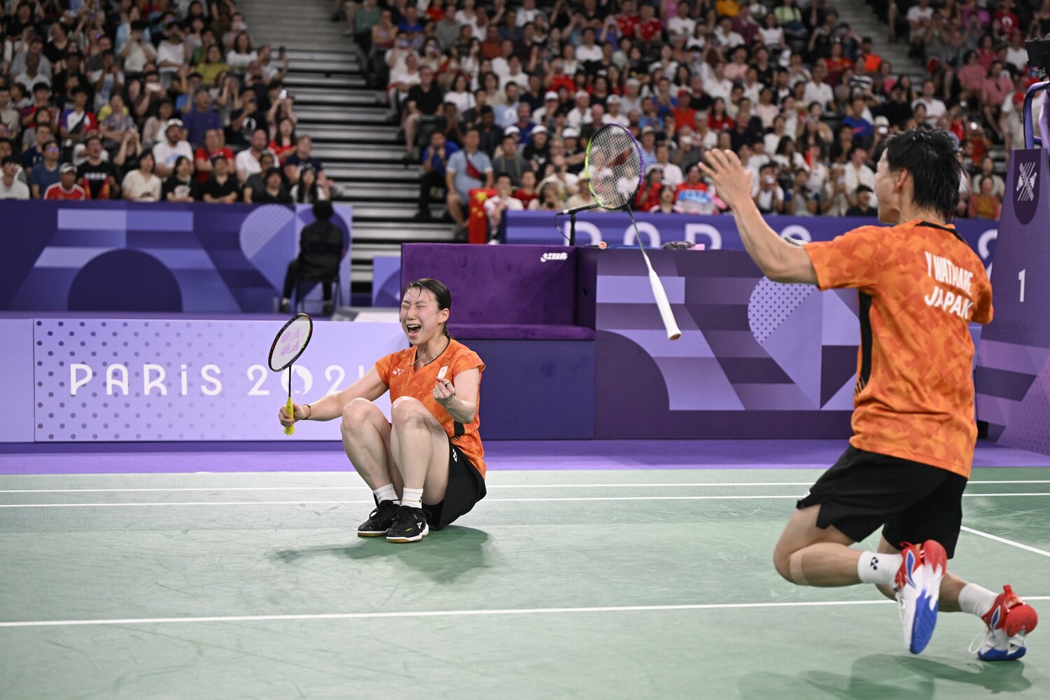 パリ五輪で銅メダルを決めた瞬間の渡辺と五十嵐　©Asami Enomoto/JMPA