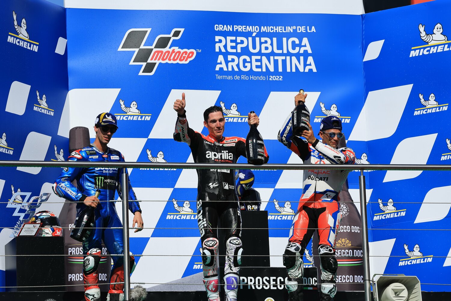 アルゼンチンGPでMotoGPクラス初優勝を果たしたアレイシ・エスパルガロ（中央）　©Satoshi Endo