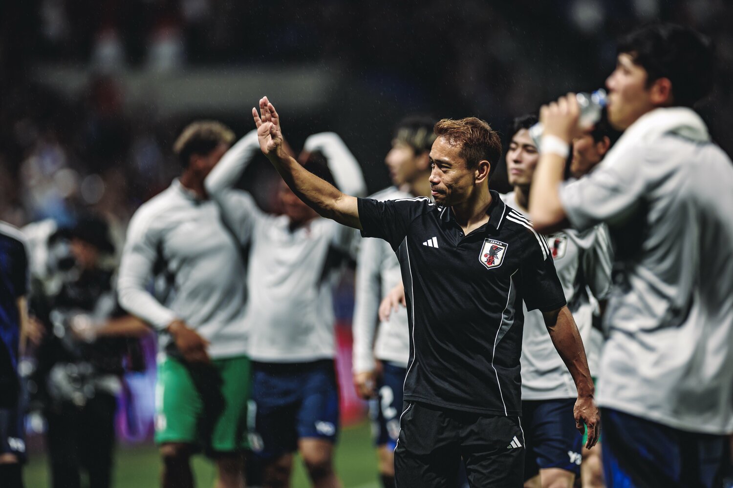 出番こそなくとも、長友の経験値は頼りになる　©Kiichi Matsumoto