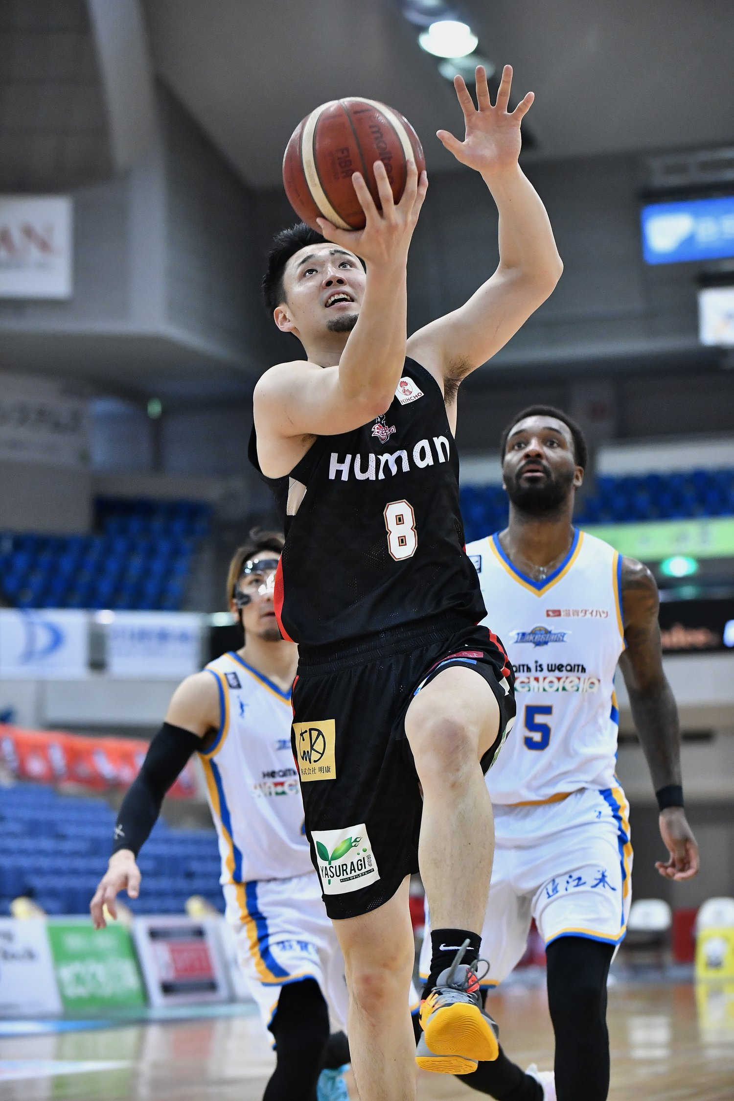 アメリカの大学からBリーグ入りした“逆輸入ルーキーズ”の一人の角野。レギュラーシーズン最終盤にスターターに定着