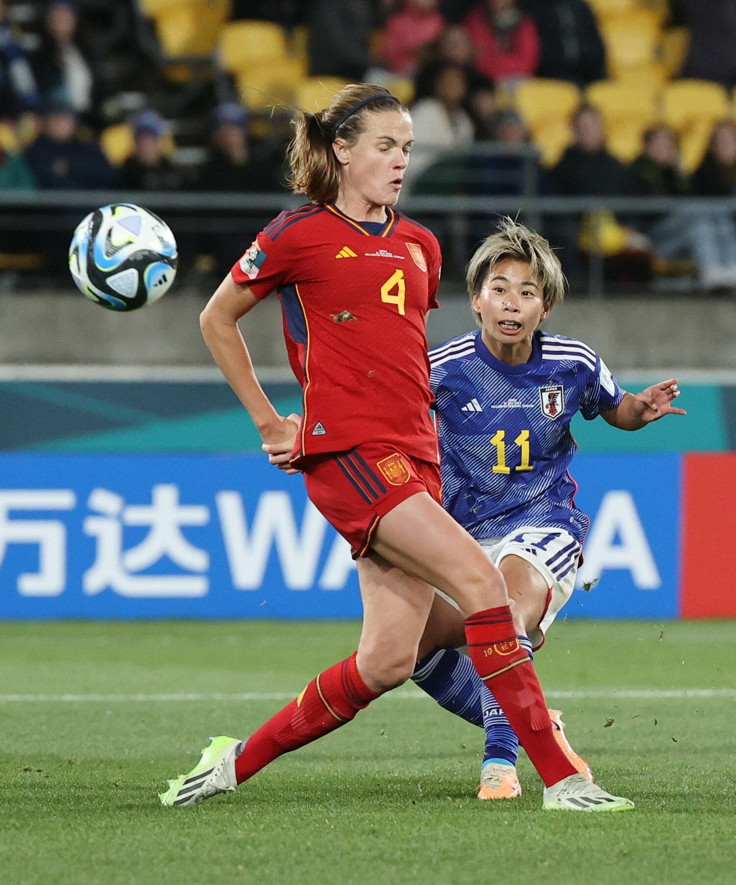 スペイン戦後半37分、田中美南のゴールシーン。芸術的なシュートを左隅の完璧なコースに叩き込んだ　©JIJI PRESS