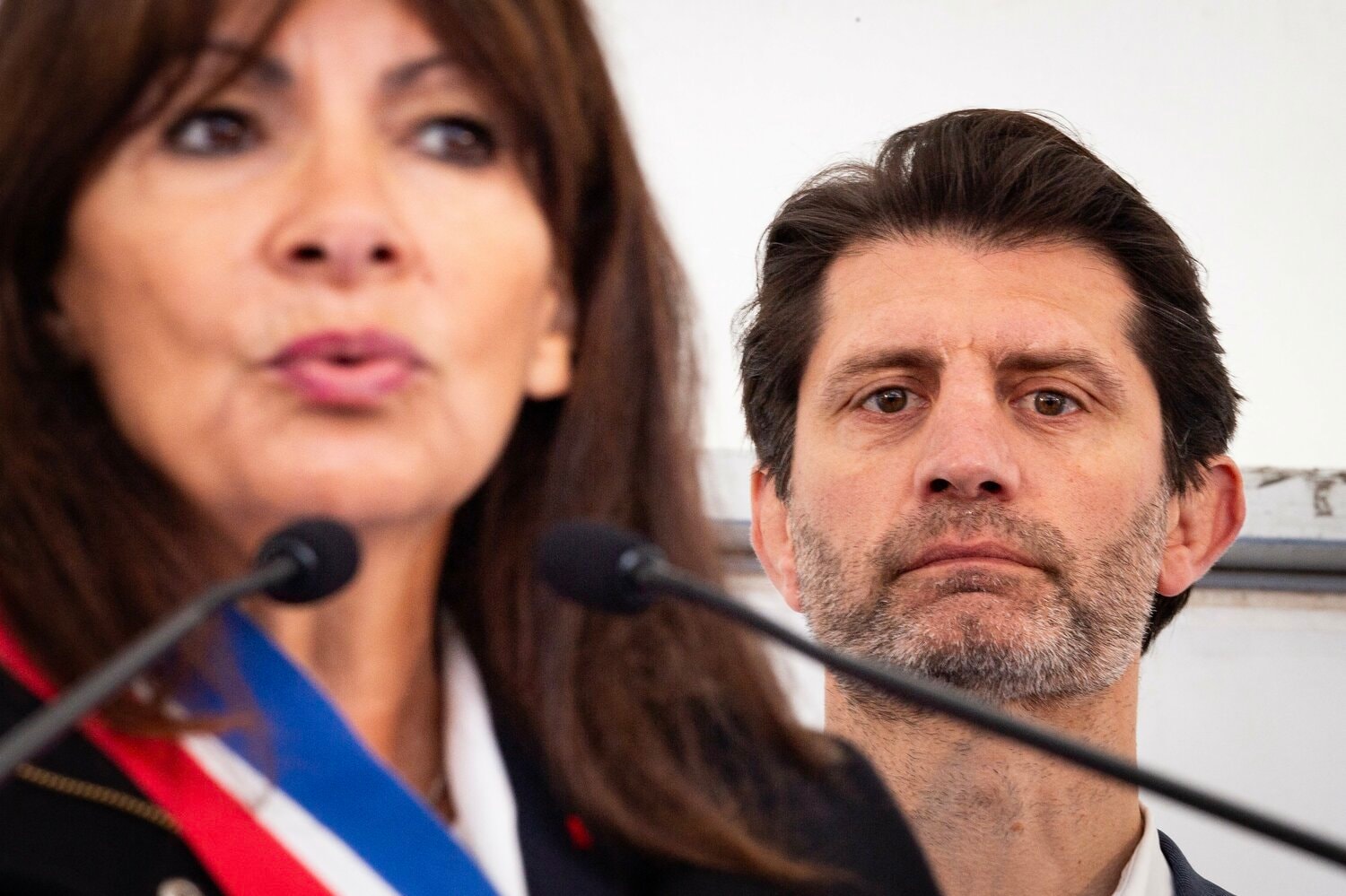 貯蔵施設の落成式典に市長とともに出席したラバダン副市長　©Hans Lucas via AFP/JIJI PRESS