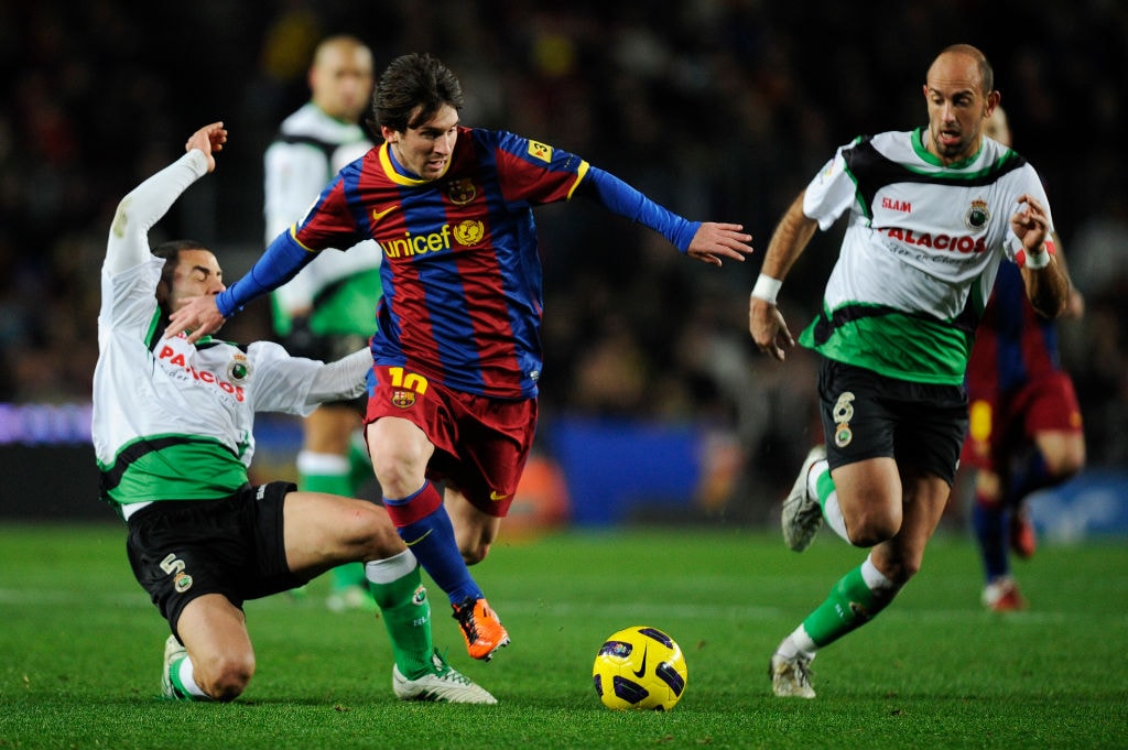 バルセロナ時代のメッシのドリブル　©Getty Images