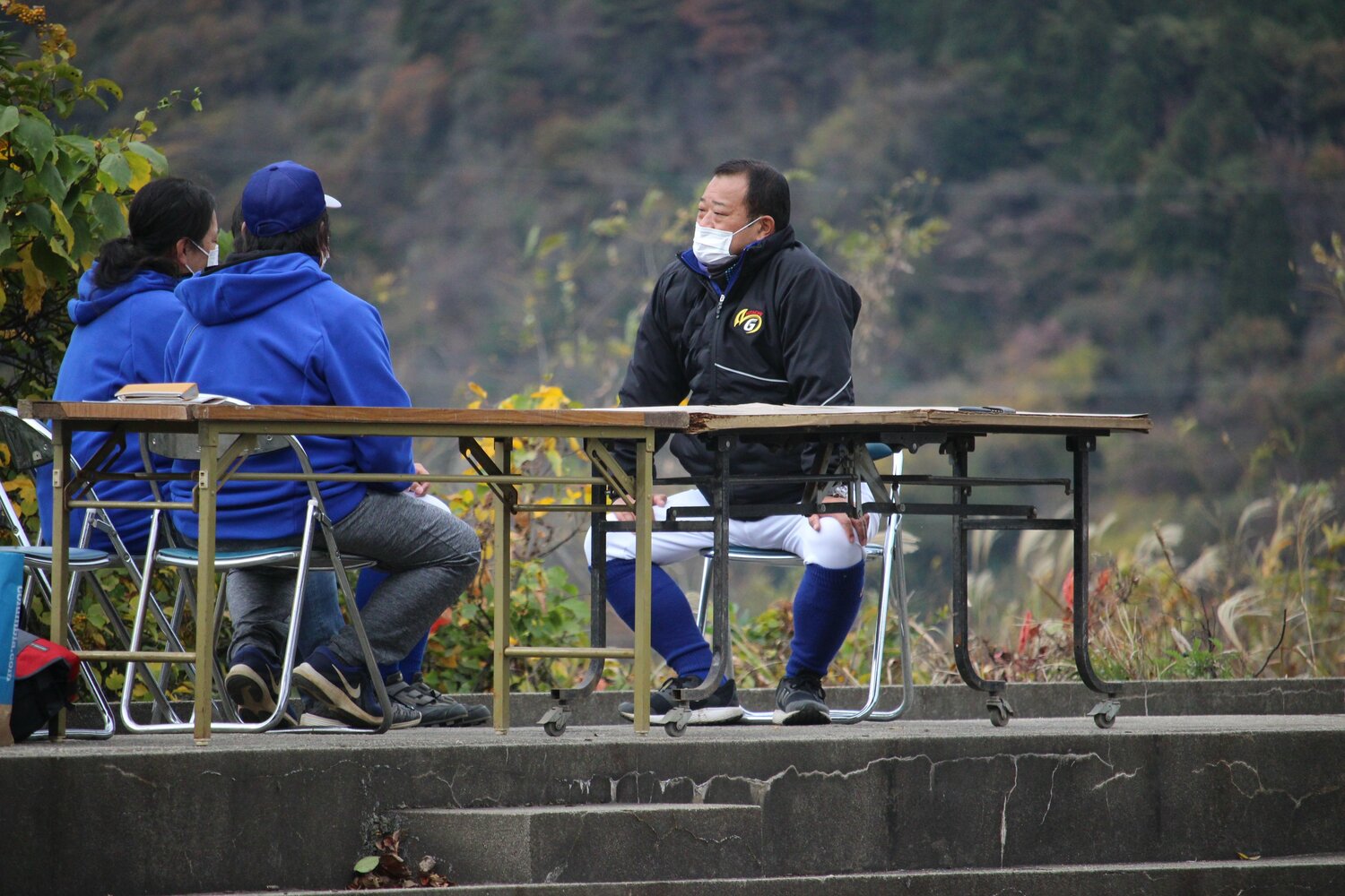 三者面談をする金沢監督 ©Yu Takagi