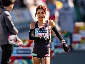 東京マラソン「日本記録達成ならず」も…“五輪にこだわらない”新谷仁美の型破りな挑戦が愛されるワケ「一番、声援が多いと感じるぐらいでした」＜Number Web＞ photograph by Nanae Suzuki