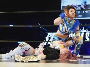 スターダム二冠王者・中野たむの顔面をケーキまみれに…白いベルトに挑む23歳・MIRAIの覚悟「ずっと舐め腐ってきているんで」＜Number Web＞ photograph by Essei Hara