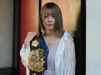 「せっかくベルトを巻いたのに」IWGP女子王者・岩谷麻優30歳の葛藤…“スターダムのアイコン”がホンネで語る「映画化と結婚願望」《特別グラビア》＜Number Web＞ photograph by Essei Hara