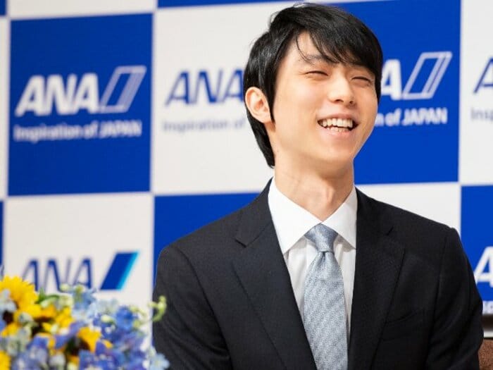 羽生結弦の“ある行動”で記者とカメラマンが笑顔に…現地で見た、決意表明会見の“テレビ中継には映らなかった真実”「困ったような笑顔で…」<Number Web> photograph by Asami Enomoto