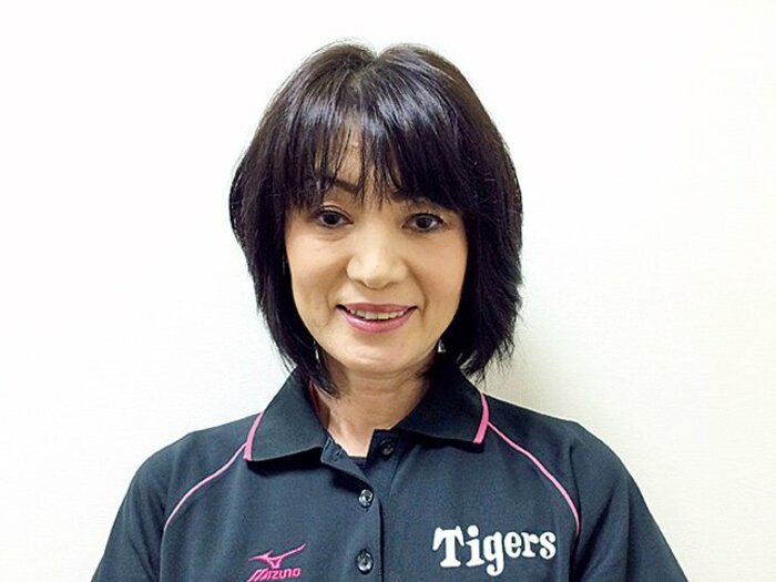 村山久代（プロ野球の広報）～スポーツの現場で働く“プロ”に直撃！～＜Number Web＞ photograph by photographs by Satoshi Ashibe