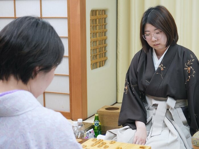 「これからの人生を大切に」結婚で充実の西山朋佳と「出産か将棋か」規定見直しを求めた福間香奈が「百番指し」の大偉業…白玲戦で再び激闘＜Number Web＞ photograph by JIJI PRESS