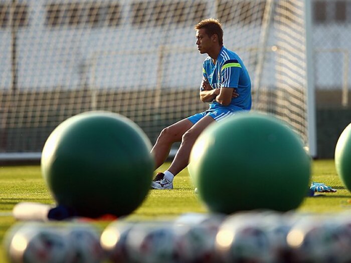 逆転のGL突破へ、「超V字回復」を。遠藤、岡崎、本田、それぞれの“志”。＜Number Web＞ photograph by Getty Images