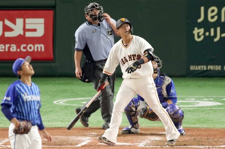 巨人移籍2試合目に早くもホームランを放った中田翔 ／ photograph by Sankei Shimbun