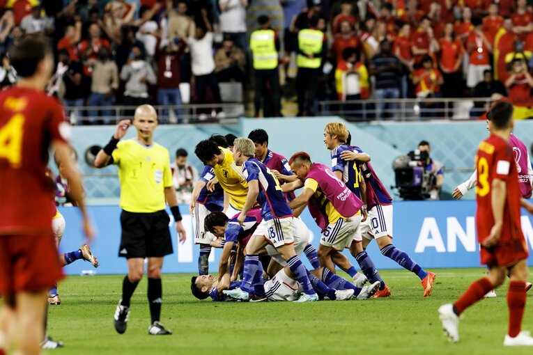 スペイン戦の勝利後　©Kiichi Matsumoto/JMPA