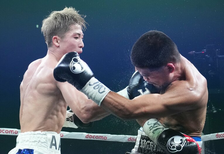 井上尚弥の猛攻を耐え抜くタパレス　©Naoki Fukuda