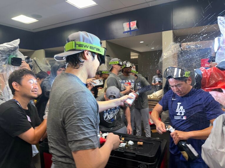 「テレビに映らない」大谷翔平とドジャースのシャンパンファイト＆ポストシーズン舞台裏を見る（画像は右に続きます）　©Naoyuki Yanagihara