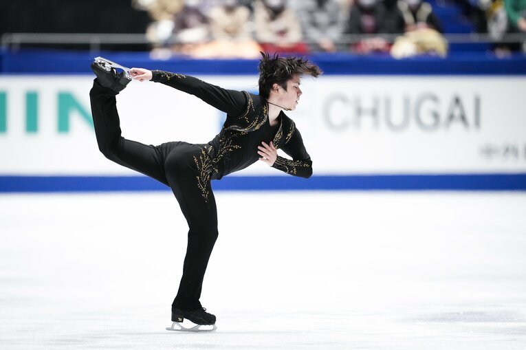 NHK杯フリーで演技を行う宇野昌磨