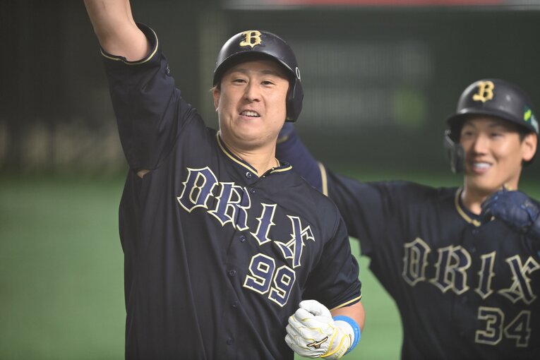 オリックスの杉本裕太郎は「キターッ！」ではなく、ラオウの昇天ポーズ　©Naoya Sanuki