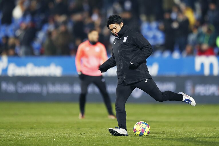 「W杯出番なし」からのリスタート…柴崎岳は今、スペイン2部でどうなっている？“思いを内に秘めたはず”30歳の今を撮った(22)