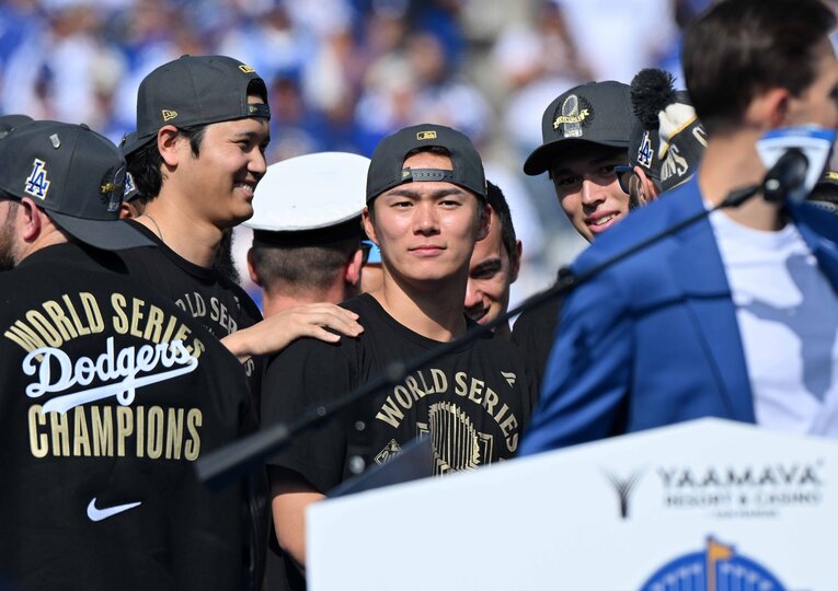 【ドジャースのテレビに映らない名場面】LAで大歓声を浴びる大谷翔平、山本由伸、佐々木朗希（写真はまだまだ続きます）　©︎JIJI PRESS