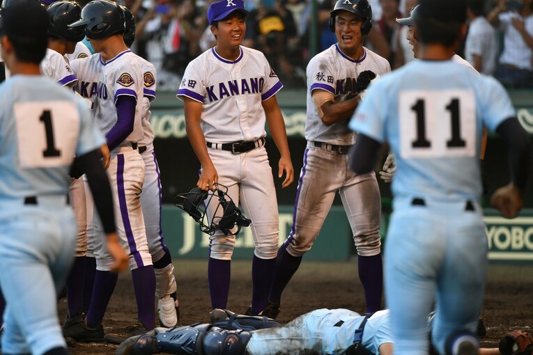 【コマ送りで見る】第100回大会、語り継がれる甲子園の名場面「９回無死満塁から２ランスクイズの決定的瞬間を振り返る　©Hideki Sugiyama