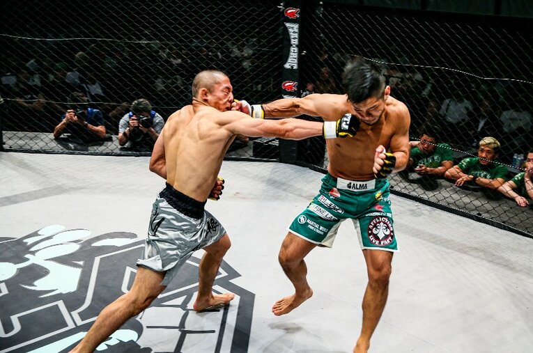 2013年6月、石渡伸太郎は『VTJ 2nd』で堀口恭司と対戦。結果は5ラウンド41秒でKO負けだったが、この試合を石渡のベストバウトにあげるファンも多い ／ photograph by Susumu Nagao