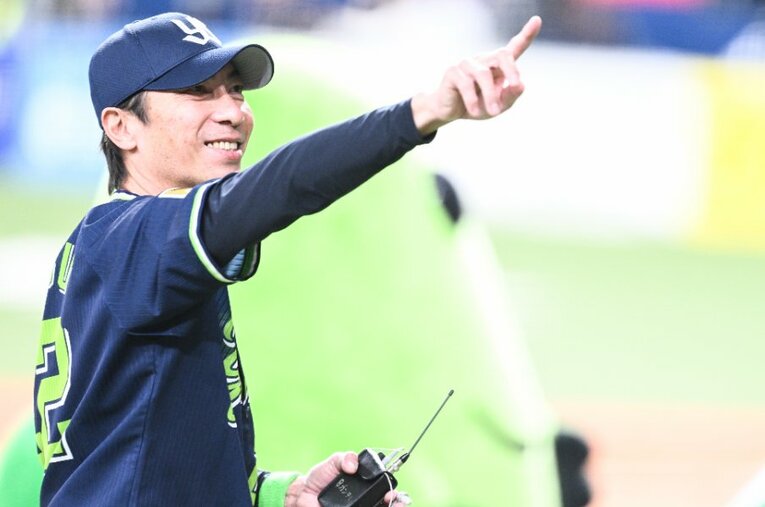 日本シリーズ第3戦を7-1と快勝し2勝1分としたヤクルト高津臣吾監督。2年連続日本一に向けて4戦目以降、どう戦うのか　©Nanae Suzuki