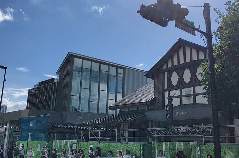 ついに取り壊し、原宿駅の木造駅舎はどうなるのか？ オリンピックに翻弄された若者の聖地の過去と今(14) ／ photograph by NumberWeb編集部