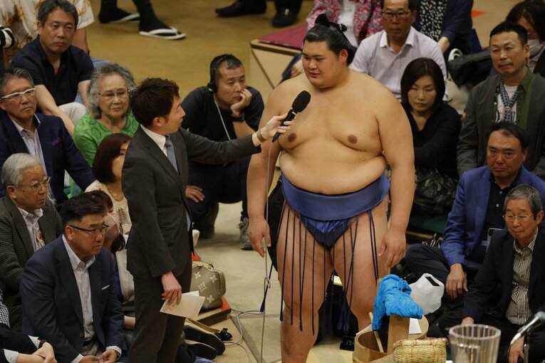 千秋楽の優勝力士インタビュー　©Kiichi Matsumoto/JMPA