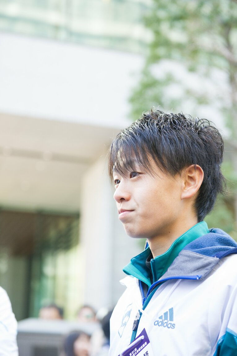 大手町で初の総合優勝のアンカーを待つ神野　©Nanae Suzuki