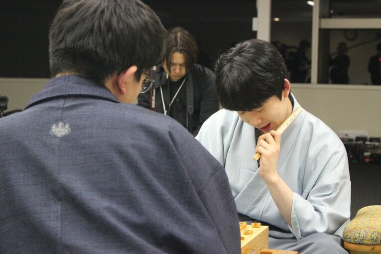 藤井聡太も笑顔を浮かべていた　©Number Web