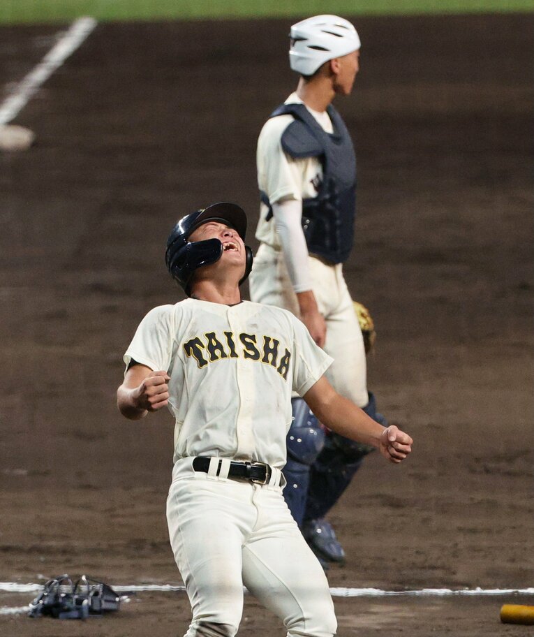 サヨナラの生還を果たし喜ぶ三塁走者の高梨壱盛【4枚目／全5枚】　©JIJI PRESS