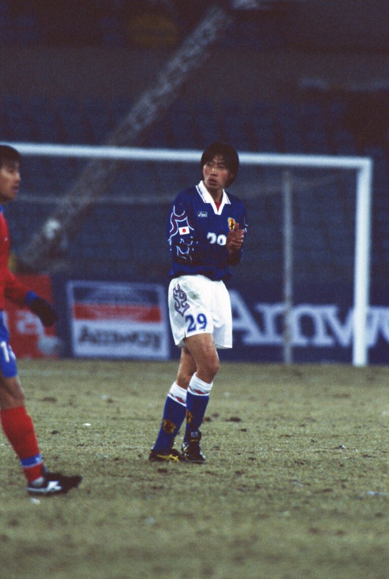 1998年4月1日、市川大祐はソウルで行われた日韓戦に先発出場。日本代表史上最年少「17歳322日」での国際Aマッチデビューとなった　©AFLO