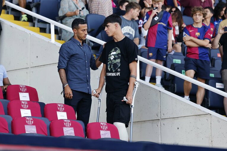 フリックに抜擢されたマルク・ベルナル17歳。出色の活躍を見せていたが長期離脱を余儀なくされる負傷を負ってしまった　©Daisuke Nakashima