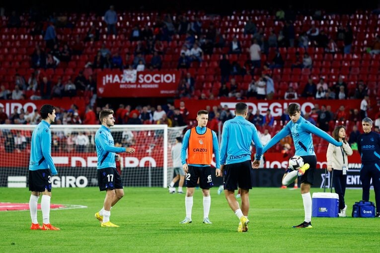 久保建英「脱臼ケガ明け緊急出場」を撮った…W杯へ頼もしい攻撃力と“激論”、気になるのは“ほぼ90分プレー時の疲労感”(6)