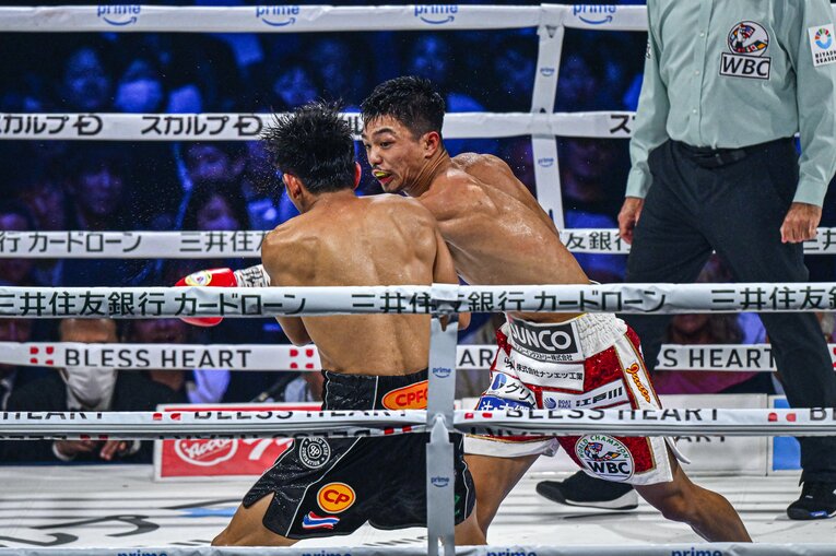 追撃の左を振り抜く中谷潤人（4枚目／全10枚） ©Takuya Sugiyama