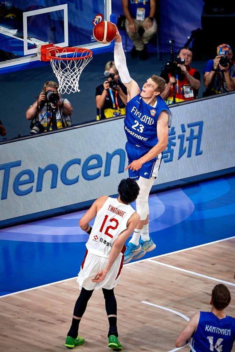第3Qでマルカネンが決めたアリウープ。ここまでは流れはフィンランドだった　©︎FIBA