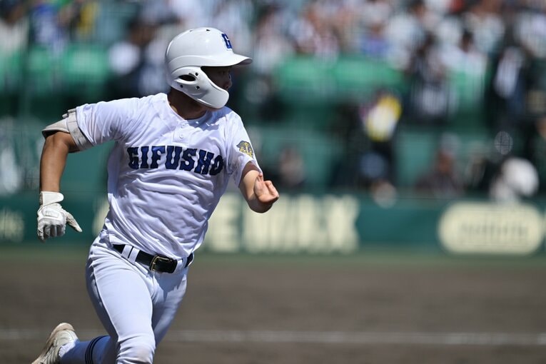 【すごすぎる…左手ハンディでも巧打者・横山のバッティングを様々なアングルから見る／全10枚超】甲子園ヒーローの写真はまだまだ続きます　©Hideki Sugiyama