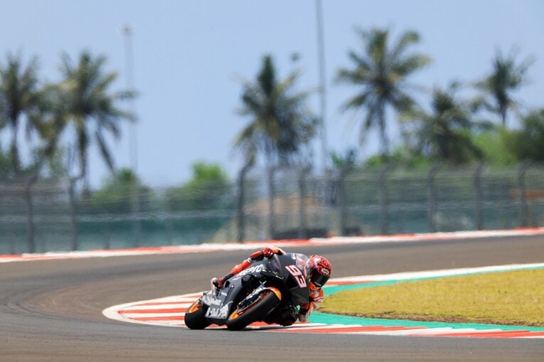 photograph by Satoshi Endo