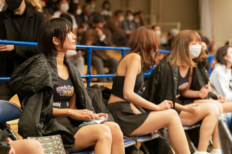 「“ラウンドガール不要論”をどう思う？」人気ラウンドガール・来栖うさこに“グラドル界と格闘技”の関係を聞いてみた〈特別グラビア〉(32)