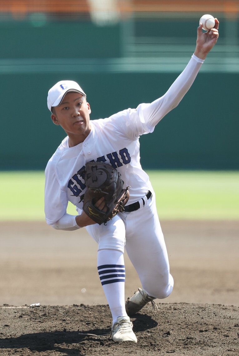 県岐阜商、2年生ピッチャーの渡辺大雅。岐阜大会では登板機会がなかったが、明豊戦、横浜戦と計9回無失点　©JIJI PRESS