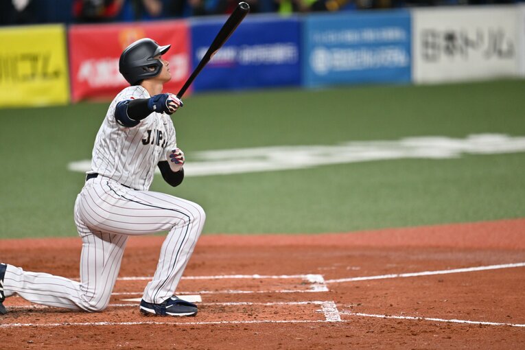大谷翔平、衝撃の“ヒザつきホームラン”（2／3枚）　©Naoya Sanuki