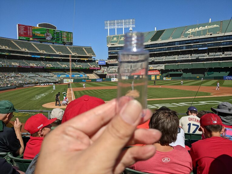 両規定達成の歴史的空間。もちろん熱気も収集　©Aki 