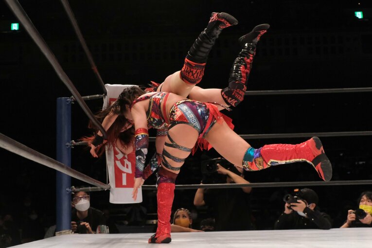 朱里vs林下詩美（2021年12月29日スターダム両国大会）　©Norihiro Hashimoto