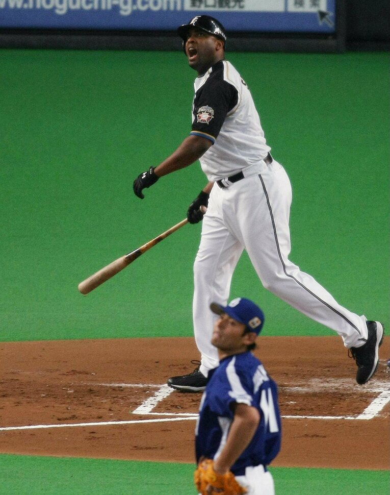 日本シリーズ第1戦で初回に日本ハム・セギノールに3ランを浴びた川上憲伸。8回被安打2と好投したが、この一発で敗戦投手となった　©︎JIJI PRESS