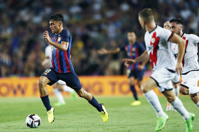 “財政難なのに大補強”バルサを激写　誹謗中傷されたデヨンクへの拍手、33歳レバンドフスキが作る深みとは〈次戦は久保建英ソシエダ〉(33)