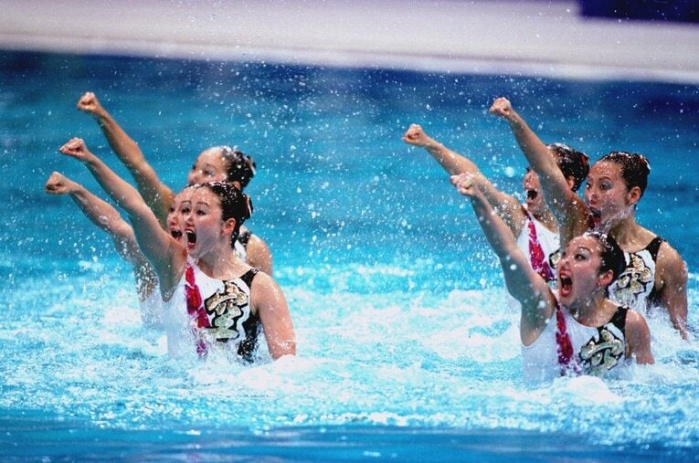 銀メダルを獲得したシンクロナイズドスイミング（現アーティスティックスイミング）日本女子。 ／ photograph by Naoya Sanuki／JMPA